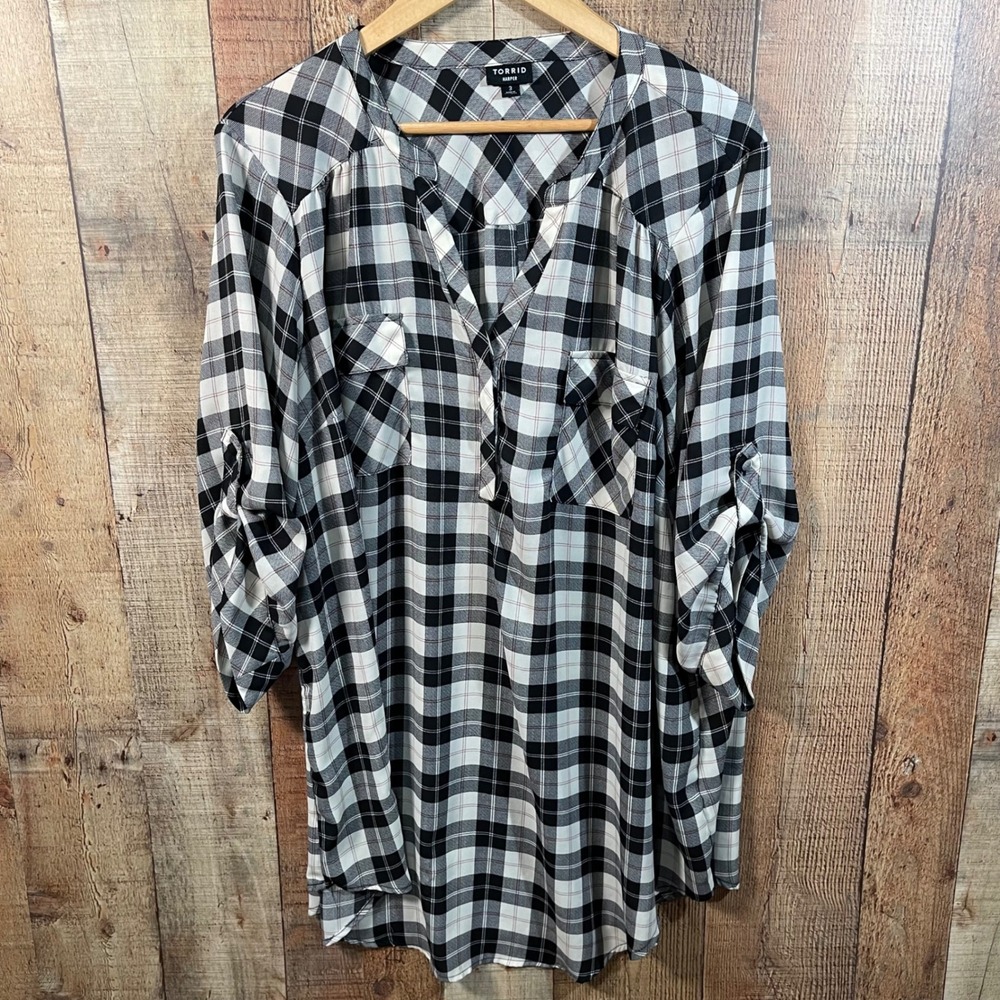 Torrid Harper Blouse Size 3 3X Black White Plaid Roll Tab Sleeve Tunic Top